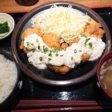チキン南蛮定食￥980です。ボリュームあり。