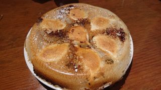   生姜餃子は焼き餃子の羽根が大変見事。料理はどれも美味しい。