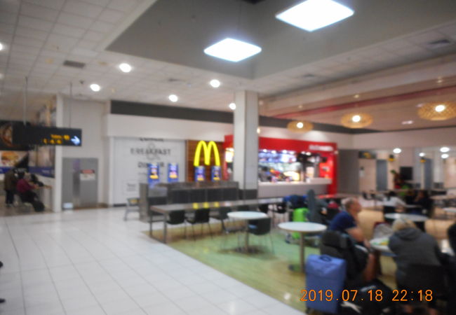 マクドナルド (オークランド国際空港店)