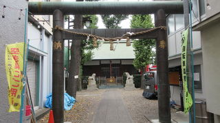 牛天神近くに建っています