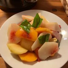 桃のフルーツサラダ