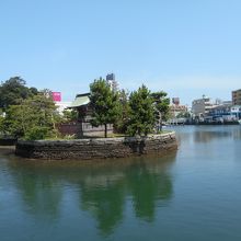 琵琶島神社全景