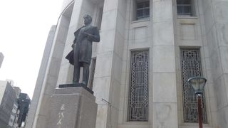 大阪経済界を支えた人物