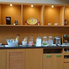 フリードリンクコーナー（夕方）