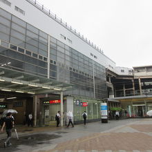 リニューアルされ綺麗な駅です