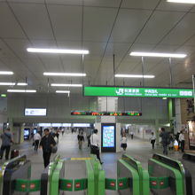 JEだと山手線・京浜東北線・総武線各駅停車が止まります