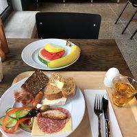 ビュッフェの朝食はとても豪華で、美味しかったです