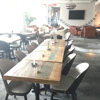 光が注ぐ、広々としたロビー