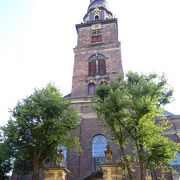 塔が特徴的な教会