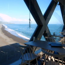 海に一番近い席。