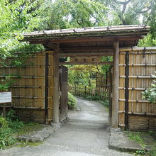 新目白通り側出入口