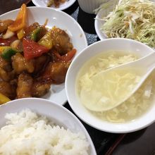 定食は こんな感じ