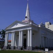 白いきれいな教会