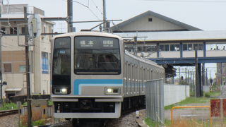 列車の行き違いで停車時間を要する首都圏のローカル線
