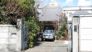 本堂はお寺らしい造りです