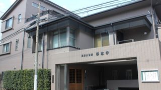 邸宅のようなお寺