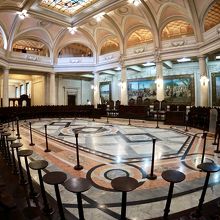 床には、ユダヤのマークが...