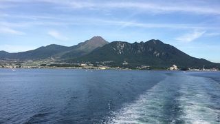 フェリーから望む雲仙は美しい