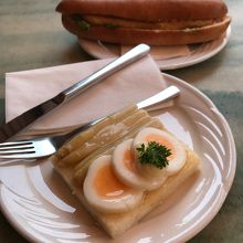 ホワイトアスパラのオープンサンド