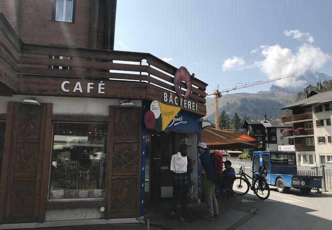 オープンサンドが美味しいパン屋&カフェ