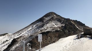 みちのくの旅・残雪の岩木山