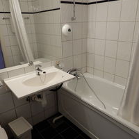 結構大きなバスタブ。シャワーの水量も問題なし。