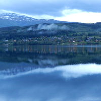 暮れていくフィヨルド(部屋から)