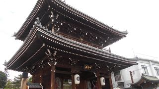 立派な山門です