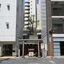 稲荷神社前