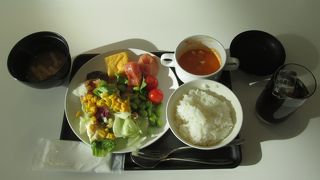 ビジネスホテルの朝食メニュー程度の品揃え
