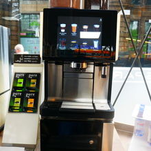 コンビニにはセルフのコーヒーもあります