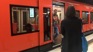 近距離ならトラムの方がよいかも