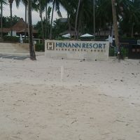 ビーチ沿いのレストランは雰囲気いいですが、夜は騒がしいです。