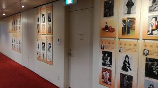 歴代の歌舞伎役者の写真などが展示