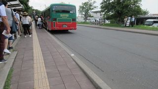 途中で乗り降りできるので便利です