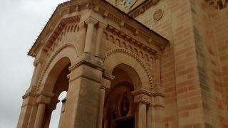 ホップオンバスのルートにあります