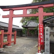 新薬師寺に隣接