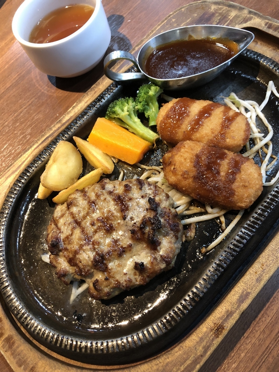 本格的なステーキ、ハンバーグのお店