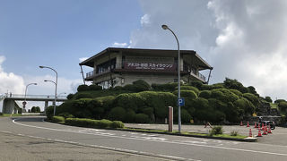 スカイラウンジの上の階にもラウンジがあります