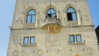 【サンマリノ】こじんまりとした政庁舎