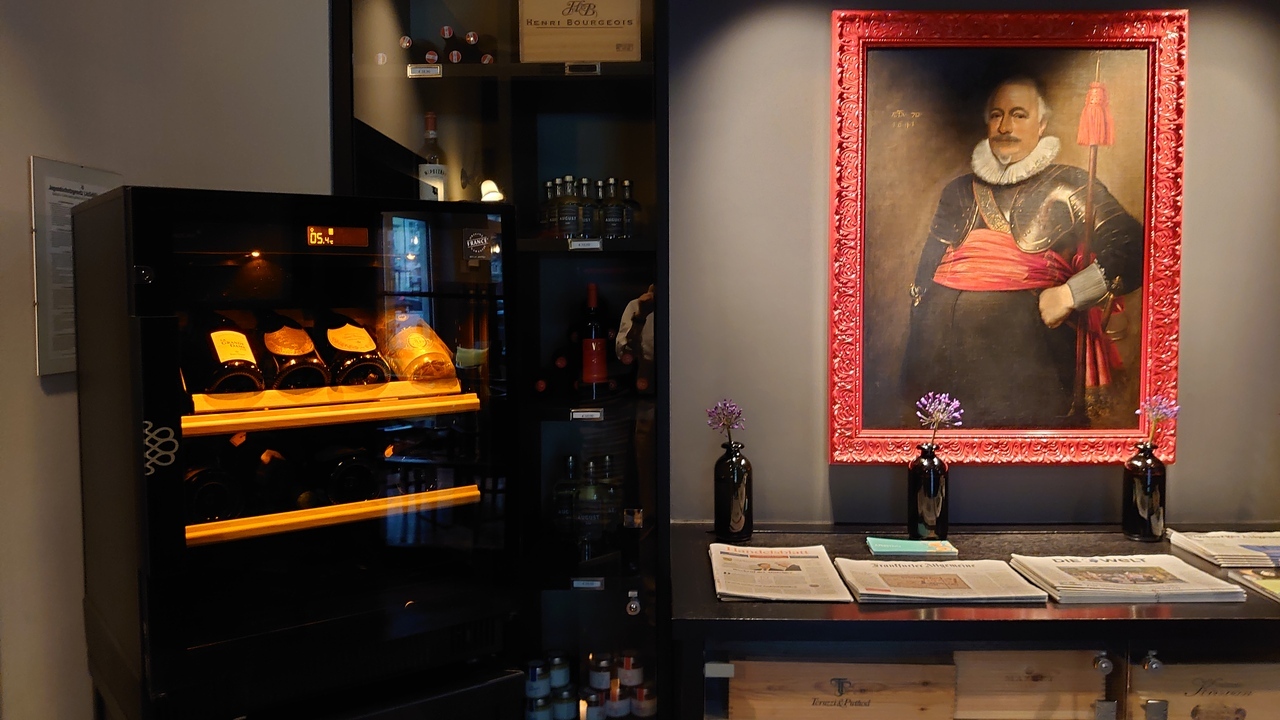 絵画の多い上質なホテル