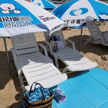 業者によってパラソルの色が違いましたが値段は一緒