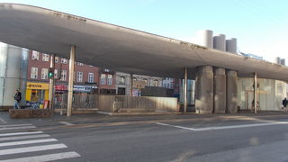 エストー（近距離列車）の駅の一つです。