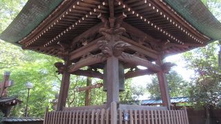 山門入って右手です