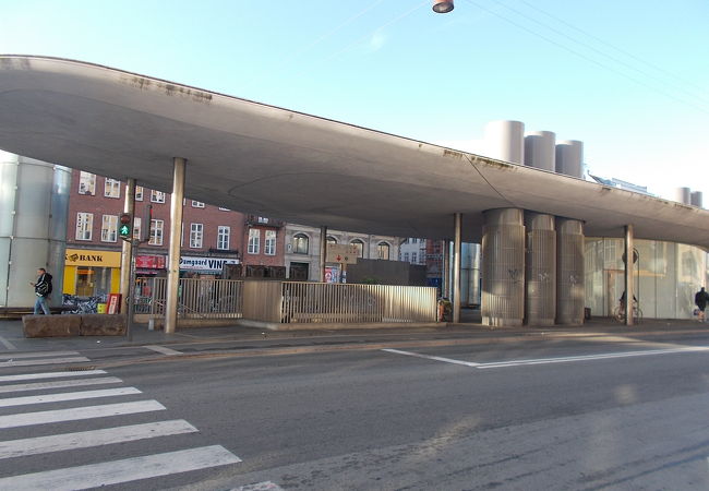 エストー（近距離列車）の駅の一つです。