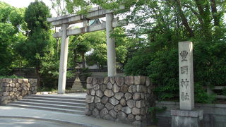 大阪城に隣接する秀吉を祀る神社