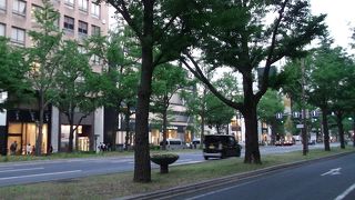 にぎやかなメインストリート