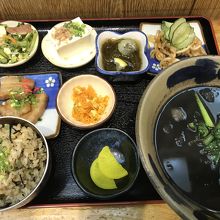 盛りだくさんイカ汁定食