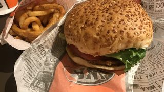 沖縄のハンバーガーチェーン店