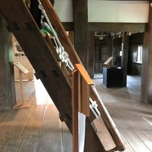 内階段はすごく急です